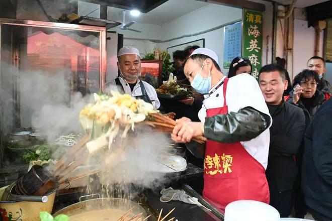 天水麻辣烫火了：一座城市靠美食能火多久？(图1)