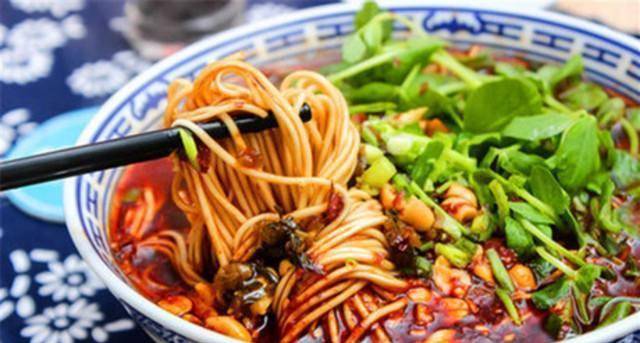 它是重庆四大特色美食之一全国闻名比之火锅还要亲民(图1)