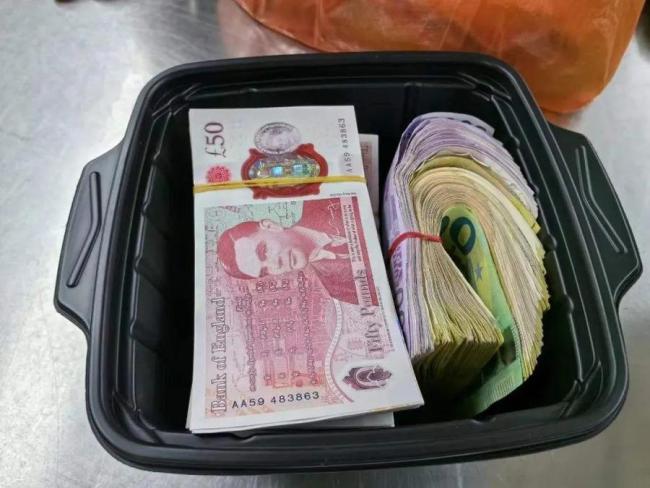海关在自热火锅中查获46万欧隐秘携钞新手段曝光(图2)