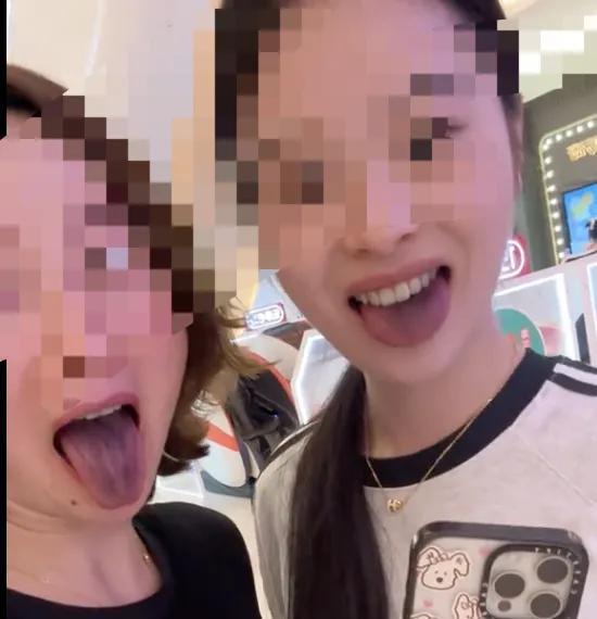 网红连锁火锅店吃完舌头发黑像中毒？品牌回应！(图1)