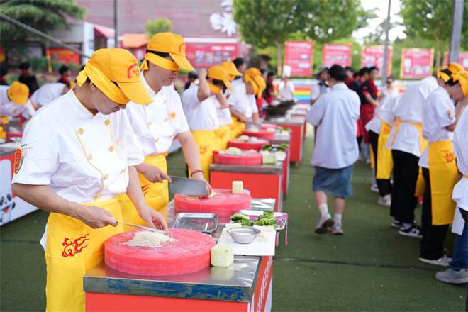 2024全国主流媒体河南教育行大型融媒采访团走进新东方烹饪学校(图2)