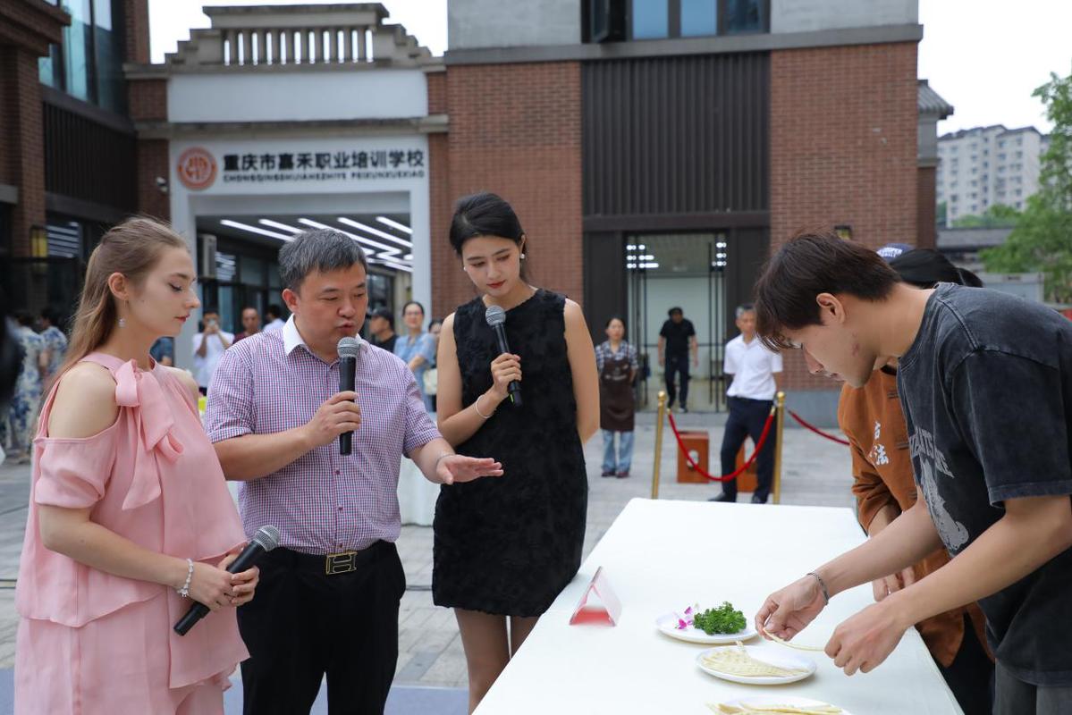 火锅中国麻辣万里中外青少年中厨西做厨艺线上大分享沙磁巷专场活动在渝举行(图2)