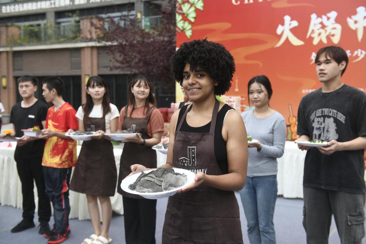火锅中国麻辣万里中外青少年中厨西做厨艺线上大分享沙磁巷专场活动在渝举行(图3)