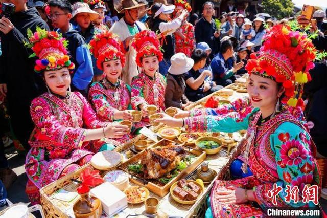 2024大理巍山小吃节：荟聚八方美食千人共享长街宴(图2)