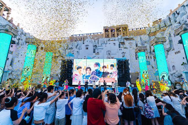 北京欢乐谷夏浪狂欢节开幕(图1)