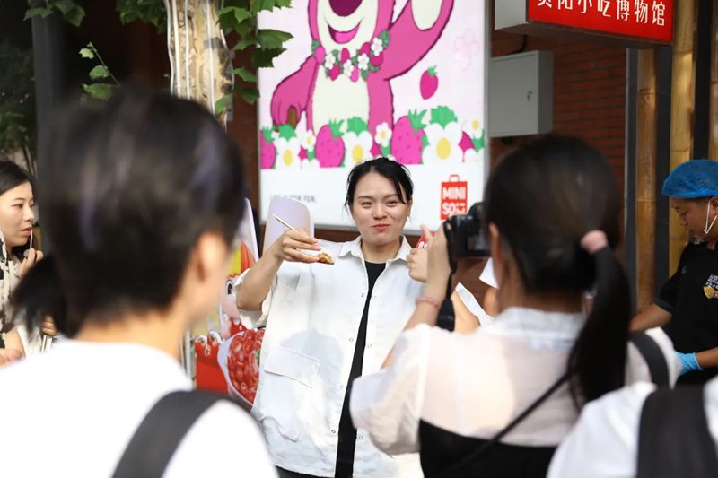 逛城市新地标品地道名小吃(图2)