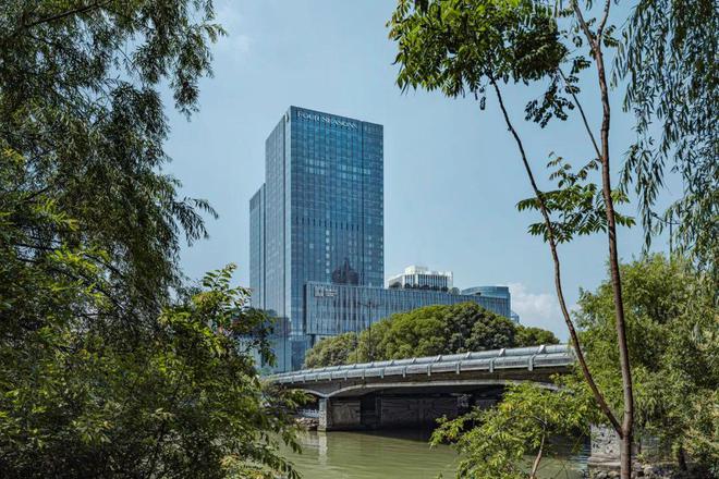 2024值得期待开业酒店即将启幕韦尔斯利、绿杉壹居、悦榕庄、悦柳、万丽、源宿、钓鱼台、华邑、四季(图28)