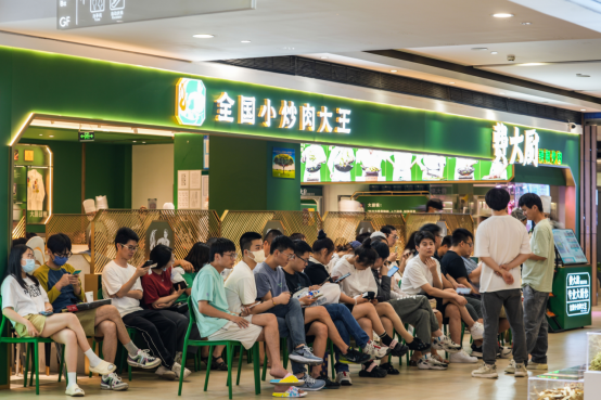 费大厨登上“中法美食文化交流”国际舞台辣椒炒肉收录进《中法厨王菜单(图4)