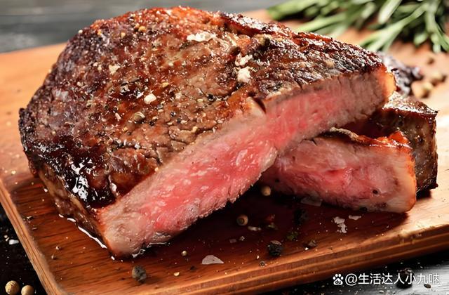 为何西餐吃一块牛排就饱吃中国火锅一盘牛肉都不够吃？饱腹奥秘(图1)