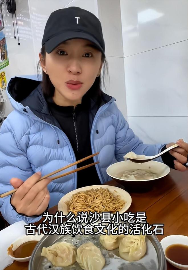 欧阳夏丹：商演主持间隙专程到福建三明街头吃正宗“沙县小吃”(图7)