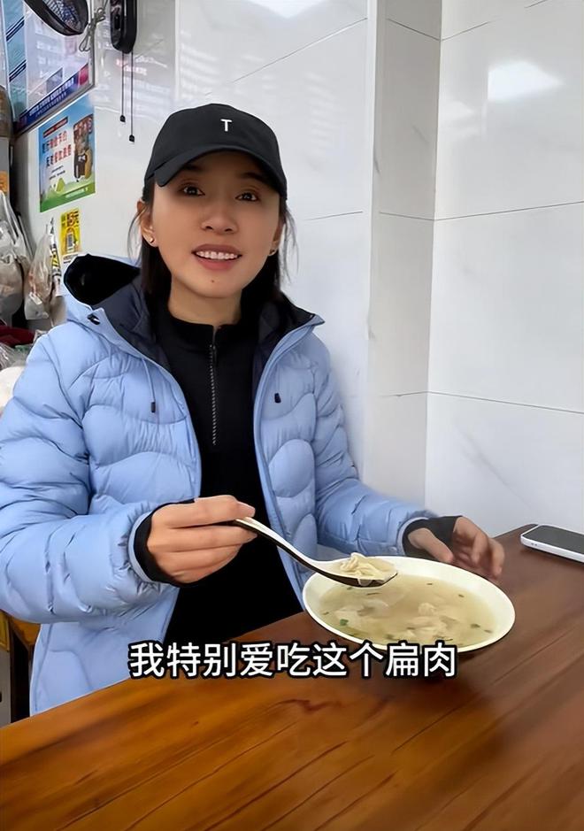 欧阳夏丹：商演主持间隙专程到福建三明街头吃正宗“沙县小吃”(图3)