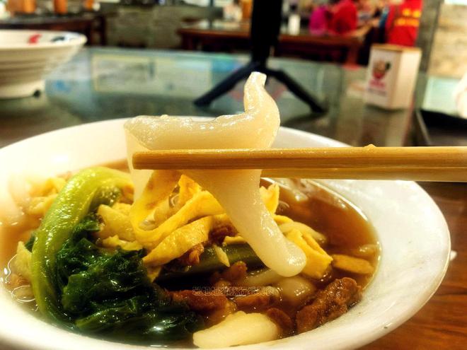佛山高明的情怀小吃像菱角靠灵巧的手制作游客：像件艺术品(图3)