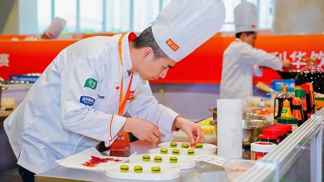 近300道精品川菜饱眼福更饱口福2024世界川菜烹饪技能大赛在德阳举行(图2)