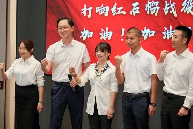 99元吃火锅？人均过百的海底捞开卷价格战(图5)