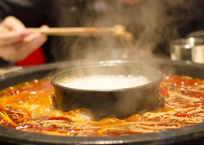 花式整活！火锅界为何集体打响价格战？超50%品牌降价(图2)