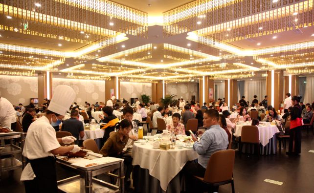 《2024胡润中国餐饮品牌TOP100》发布；库迪1万家店；Tims1000家店；胖东来150亿周报(图4)