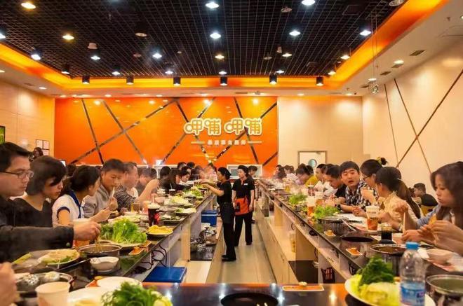2个人300块还吃不饱！平价火锅越吃越贵火锅界的蜜雪冰城塌房了(图3)