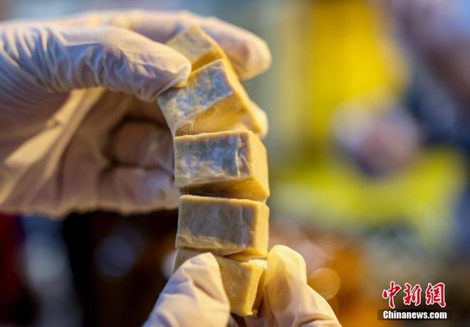 三百年老字号只剩一层皮一块腐乳下不去半拉馍王致和怎么了？(图7)