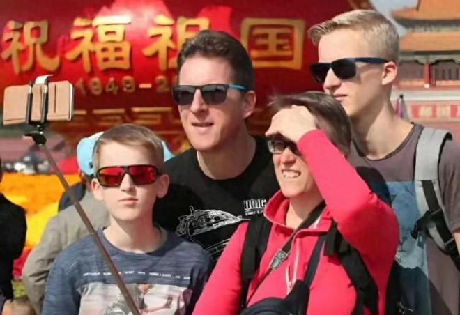 彻底刷新认知！老外免签来华吃了中国大餐回国咽不下白人饭了(图5)
