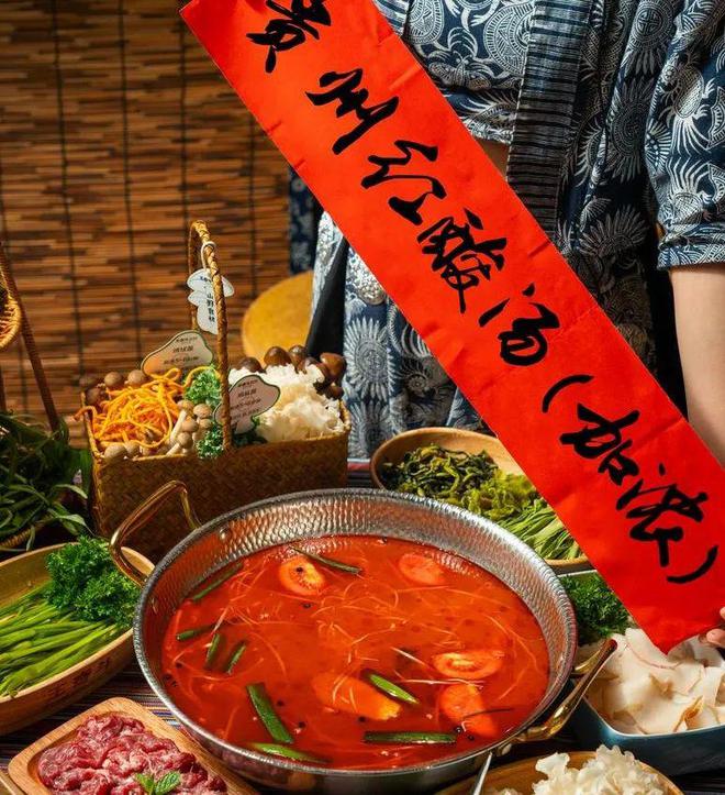 “火锅续命师”极限爆改我的火锅店月入百万(图1)