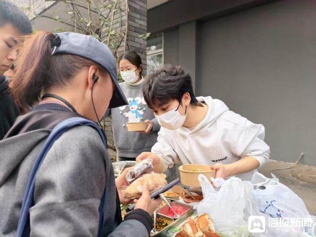 对话摆摊卖小吃的复旦退学研究生：卖东西有天赋内心压抑放弃读研勇敢追梦不惧失败_中华网(图1)