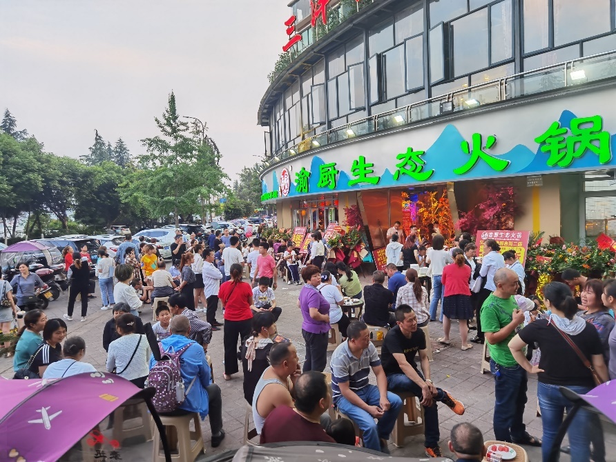 《2023火锅品类发展报告》发布：四川市场规模居全国第一中部地区成产业发展“新势力”(图3)