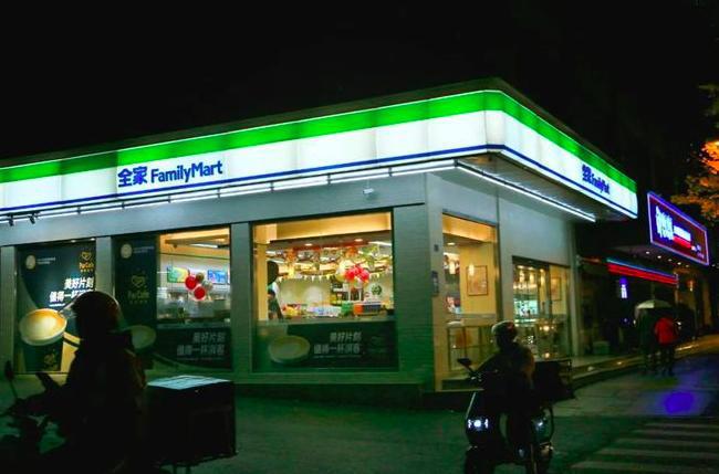 从茶饮店到便利店卷向“24小时”夜间新战场(图2)