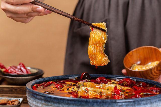 京城一绝！北京火锅的传奇故事与美味体验(图1)