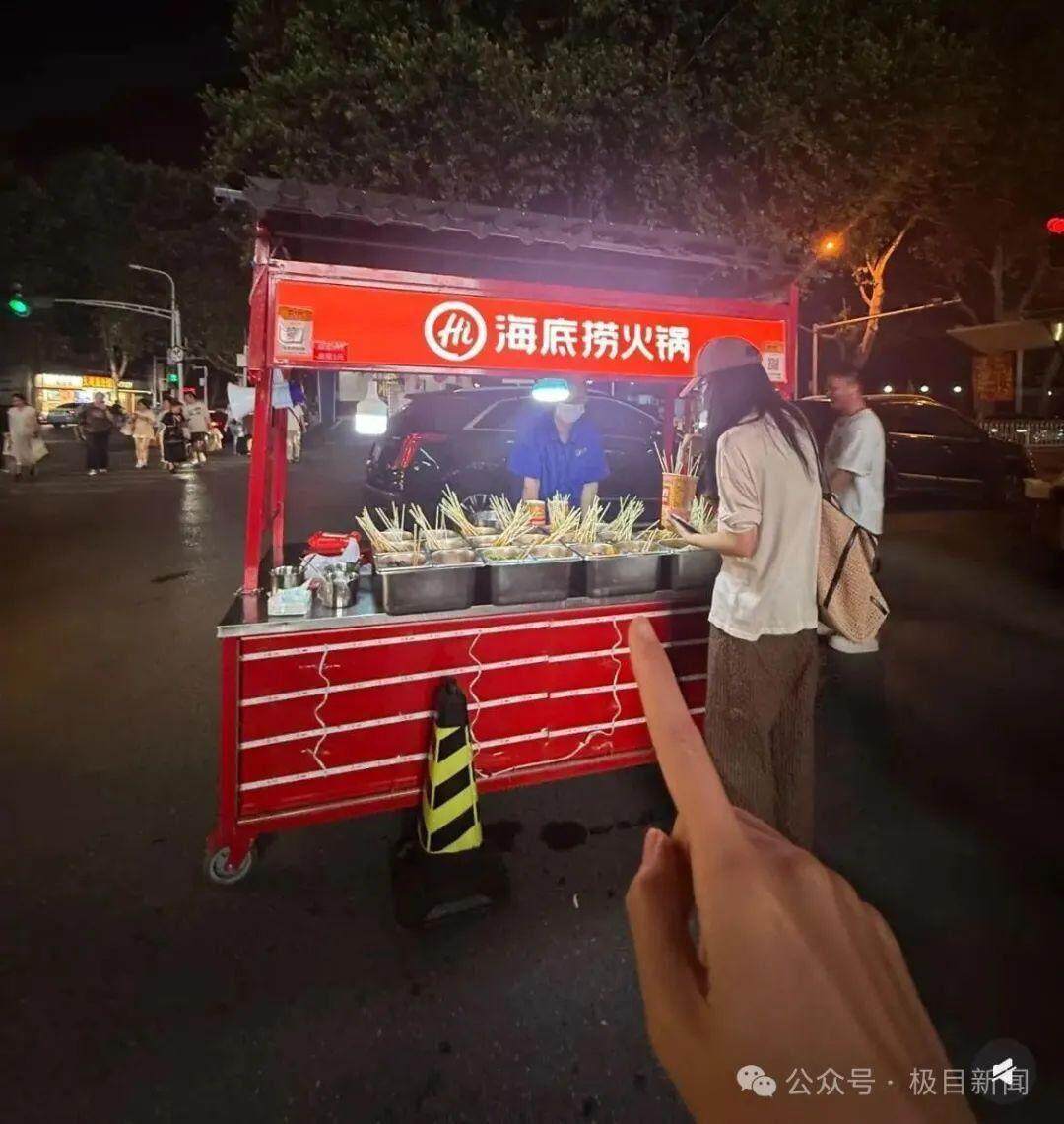 海底捞回应“摆路边摊”：开设露营火锅、夜宵外摆素菜1元荤菜2元(图1)