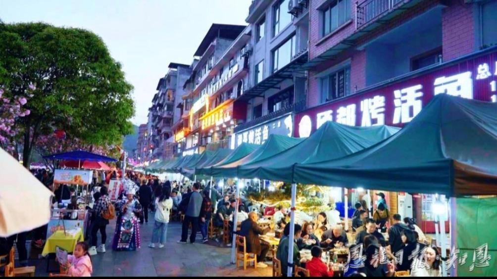 从深山味道到全网爆红——宣恩烤活鱼美食街流量密码解析(图2)