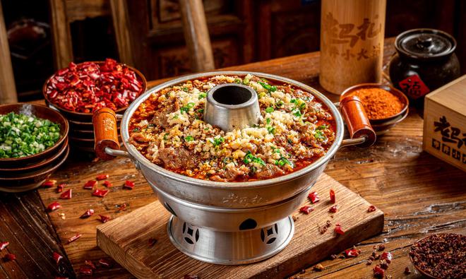 春夏新滋味！老马扎携手国际食神冯居海奉上“大师水煮牛肉锅”(图2)