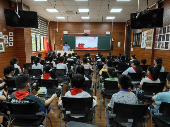 2025年上海市小学生爱心暑托班已正式正式开班(图2)
