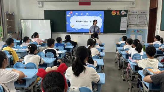 2025年上海市小学生爱心暑托班已正式正式开班(图3)