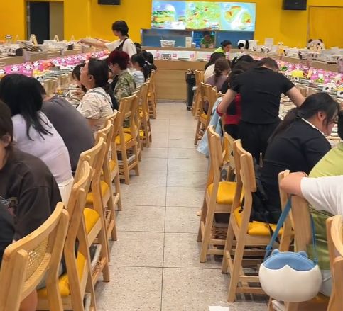 海底捞又又又开副牌！这次是自助小火锅599元位！(图4)